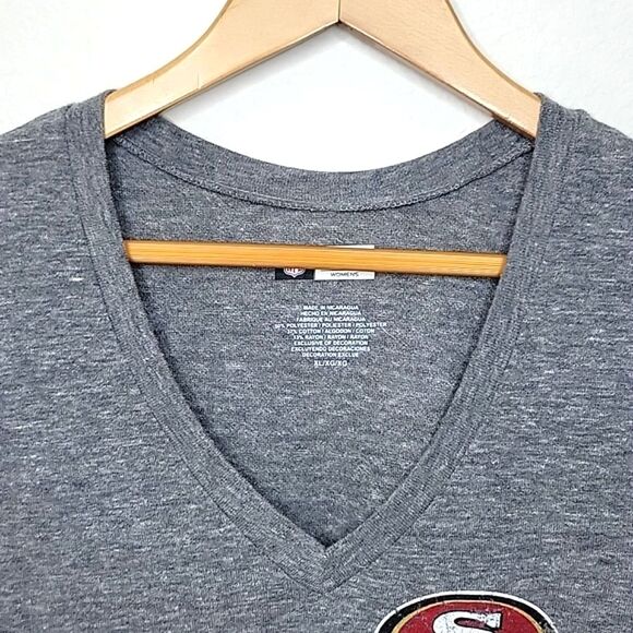 NFL Team Apparel Gray San Francisco 49ers V-Neck T-Shirt size XL Soft Comfy - Picture 2 of 10